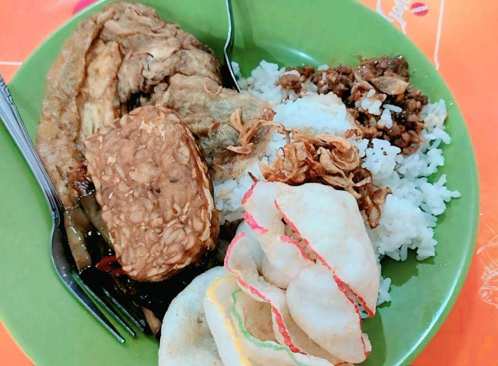 Warung Gaul Bp Supri: Santapan Malam di Pinggir Jalan yang Menggugah Selera